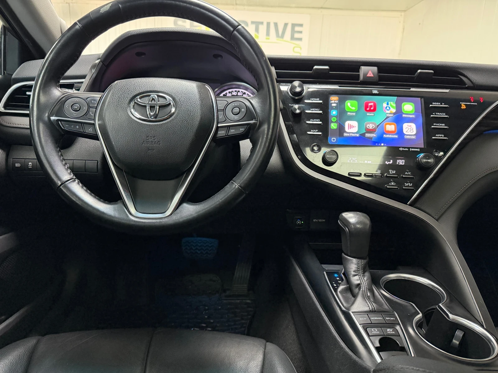 Toyota Camry XLE * 88 000km* , снимка 11 - Автомобили и джипове - 54351435