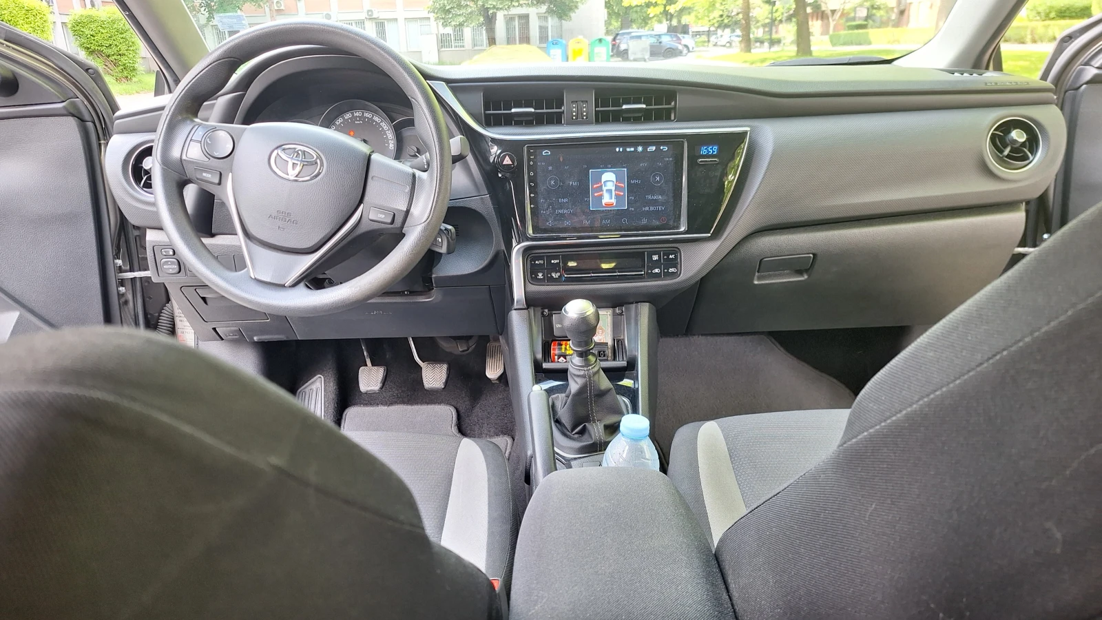 Toyota Auris, снимка 10 - Автомобили и джипове - 54528810