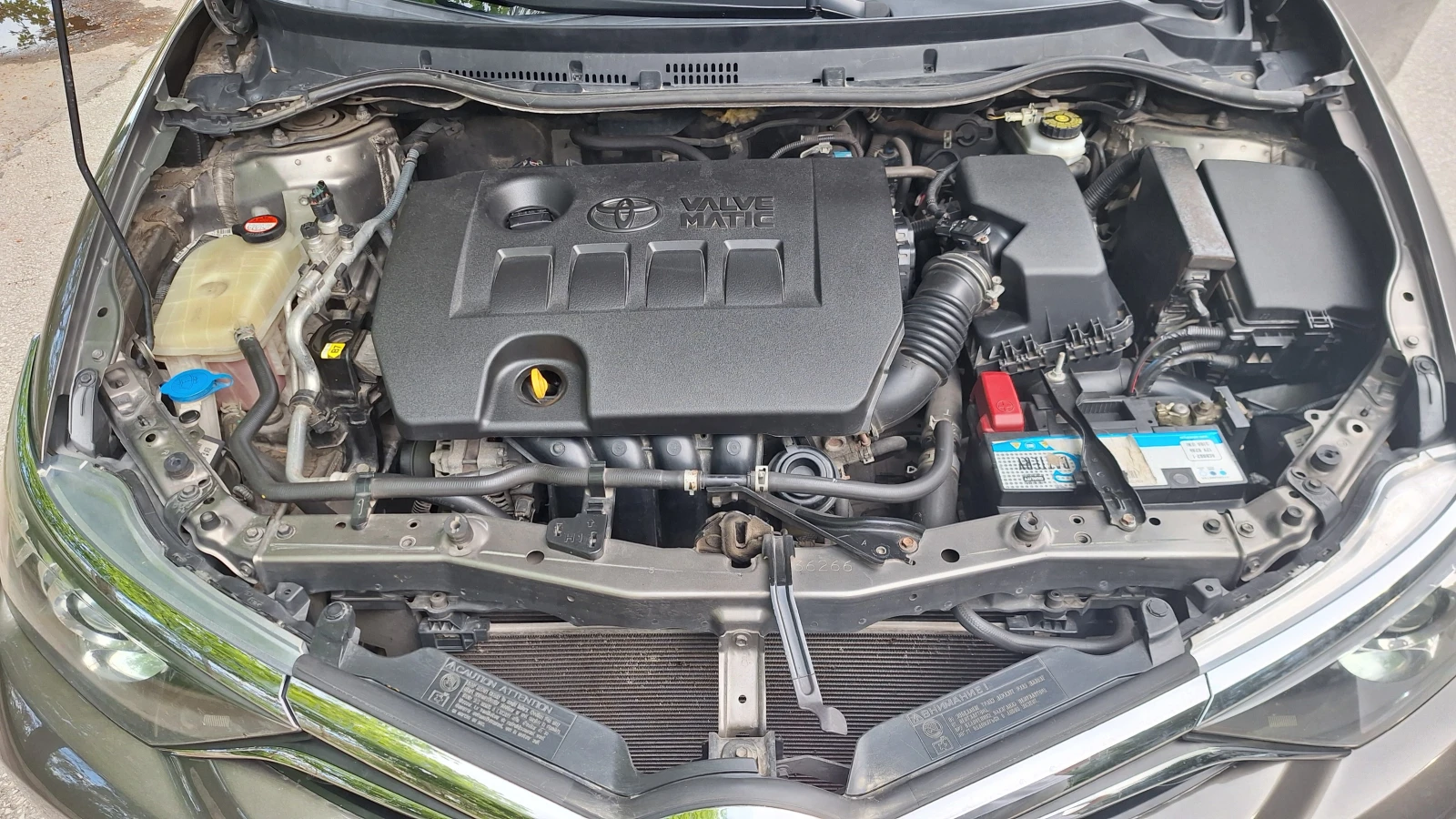 Toyota Auris, снимка 14 - Автомобили и джипове - 54528810