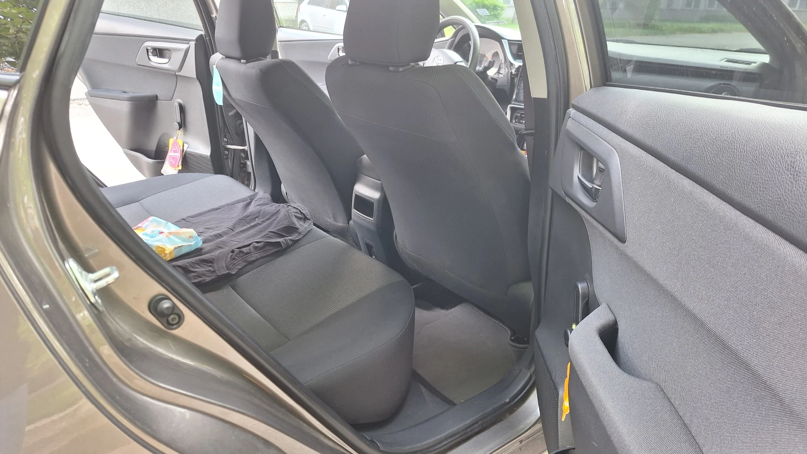 Toyota Auris, снимка 12 - Автомобили и джипове - 54528810