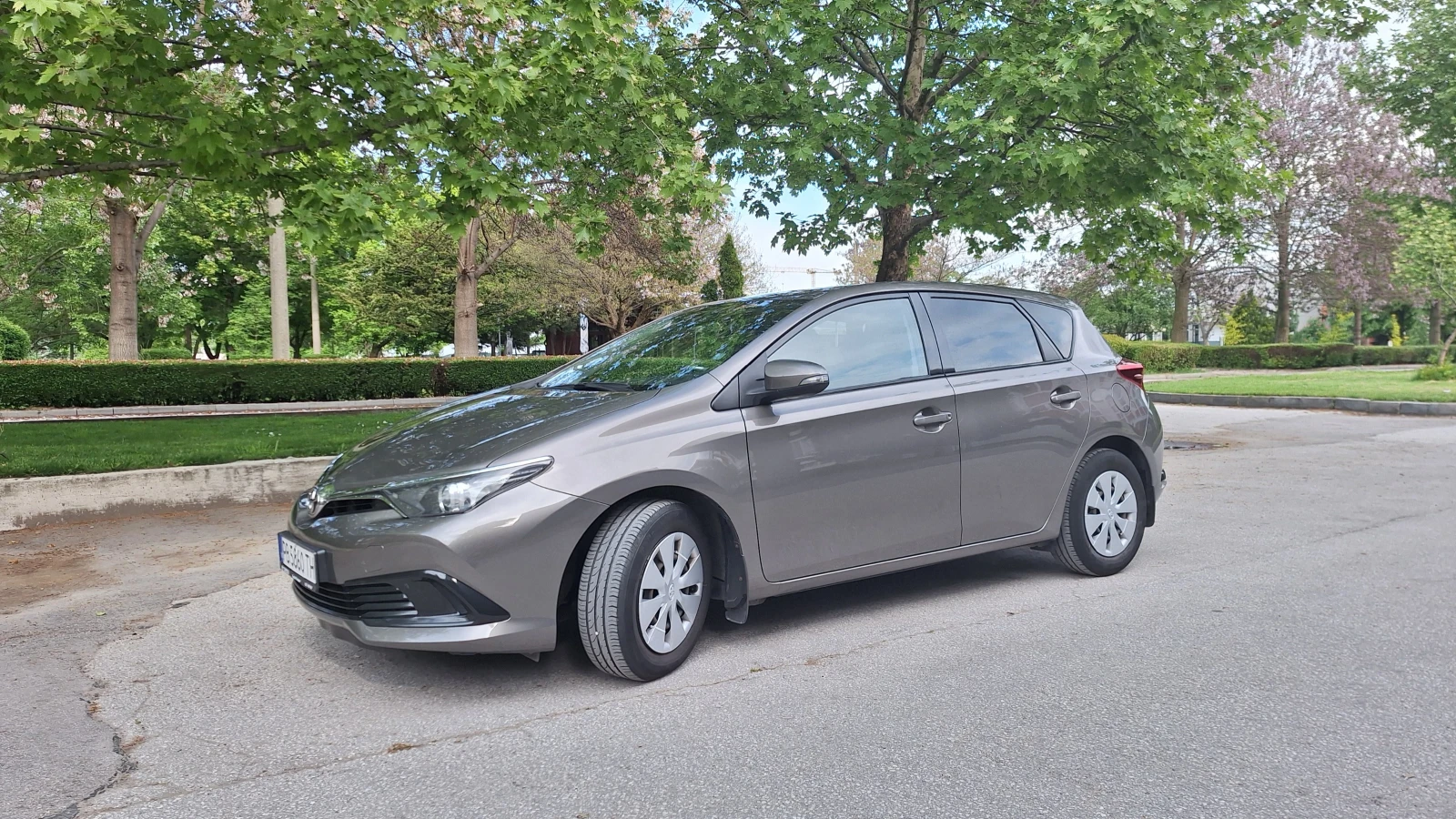 Toyota Auris, снимка 2 - Автомобили и джипове - 54528810