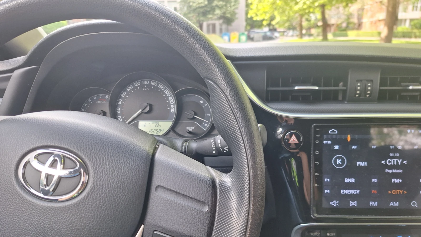 Toyota Auris, снимка 8 - Автомобили и джипове - 54528810