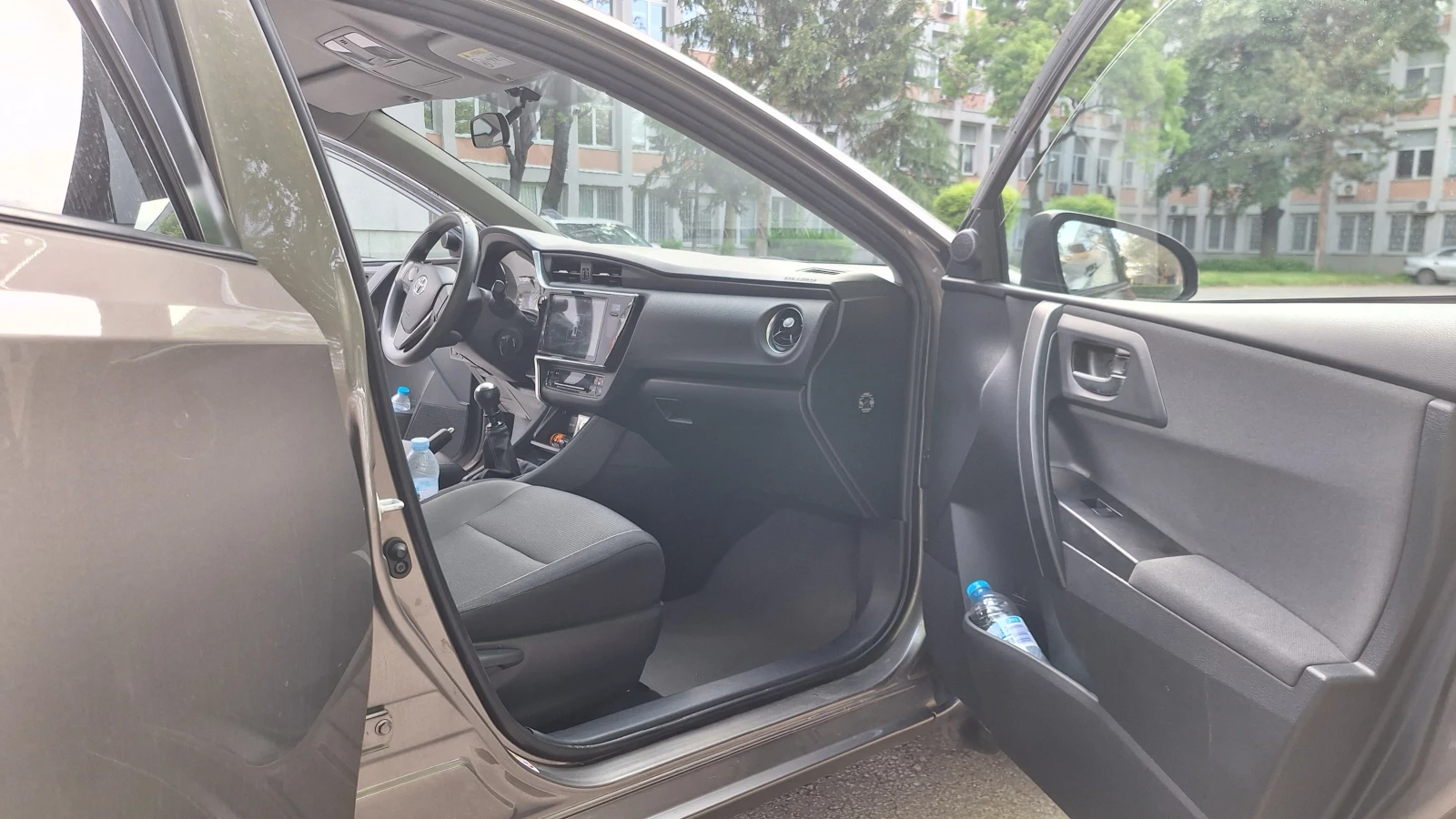 Toyota Auris, снимка 11 - Автомобили и джипове - 54528810