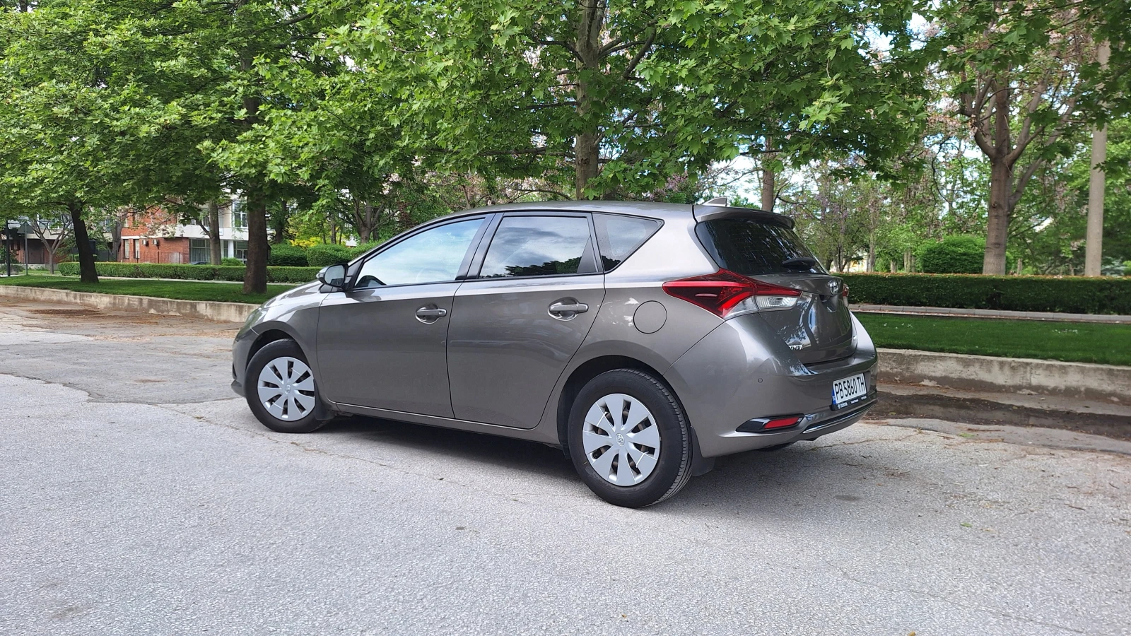 Toyota Auris, снимка 4 - Автомобили и джипове - 54528810