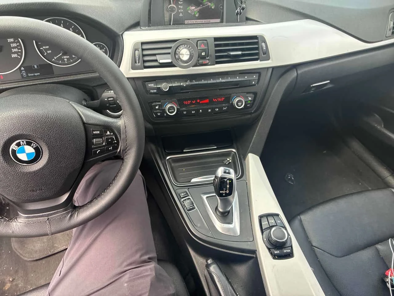 BMW 320 320i xDrive/CARFAX/ФИНАНСИРАНЕ, снимка 9 - Автомобили и джипове - 54703147