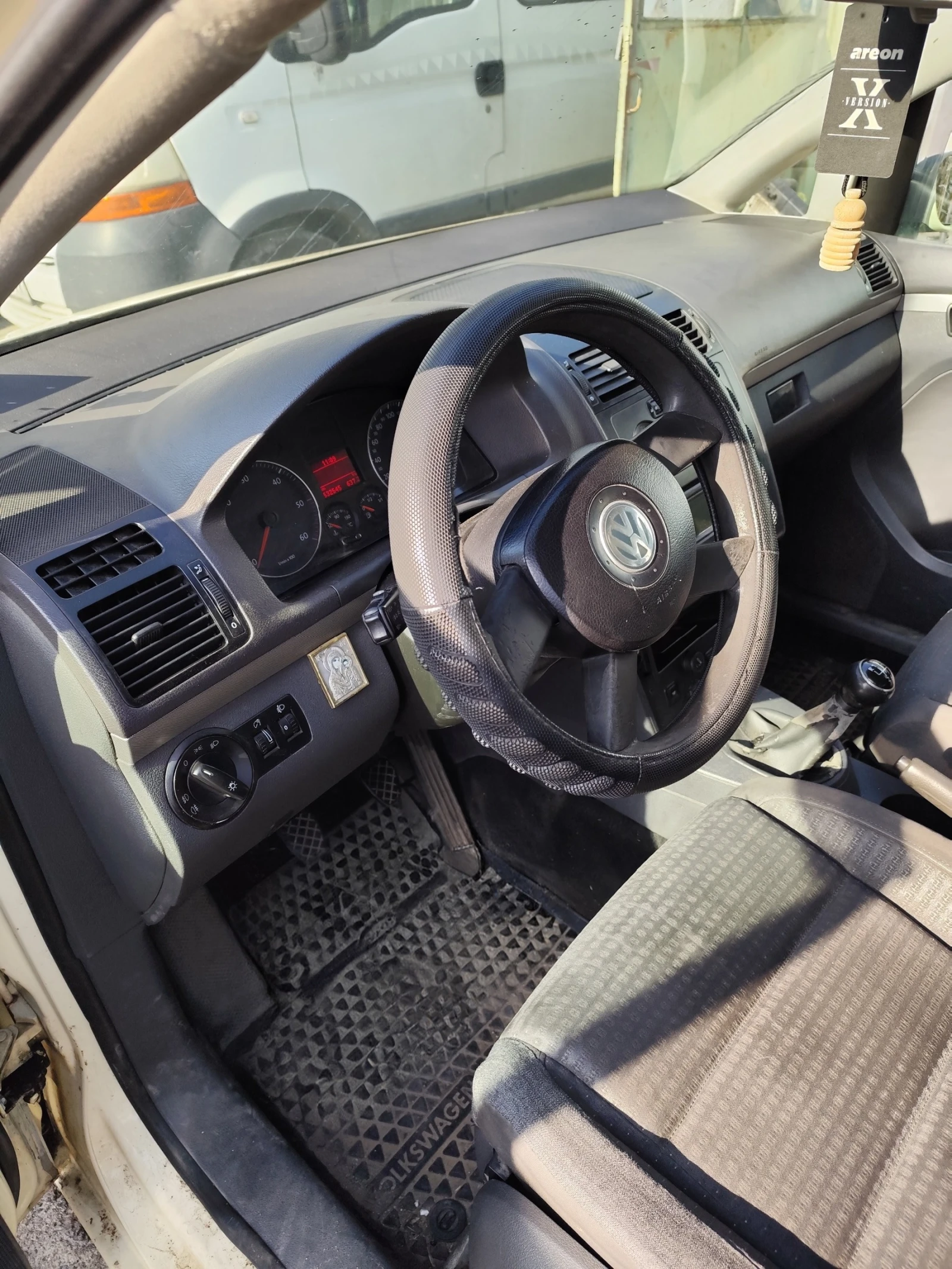 VW Touran, снимка 6 - Автомобили и джипове - 55212113