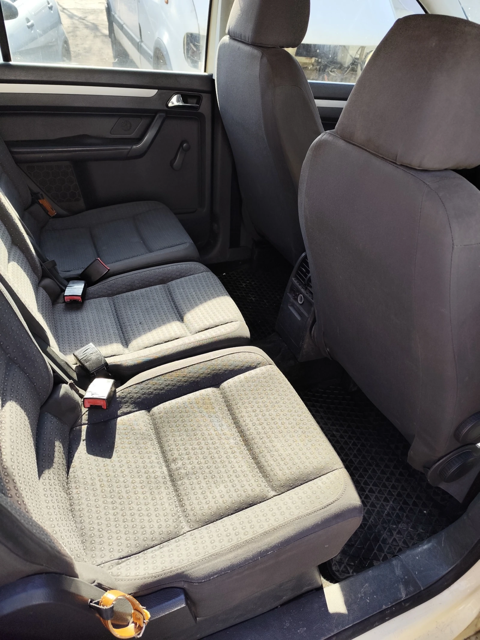 VW Touran, снимка 4 - Автомобили и джипове - 55212113