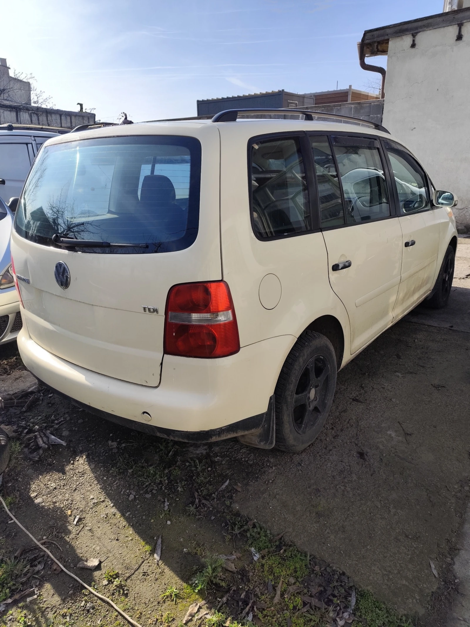 VW Touran, снимка 5 - Автомобили и джипове - 55212113