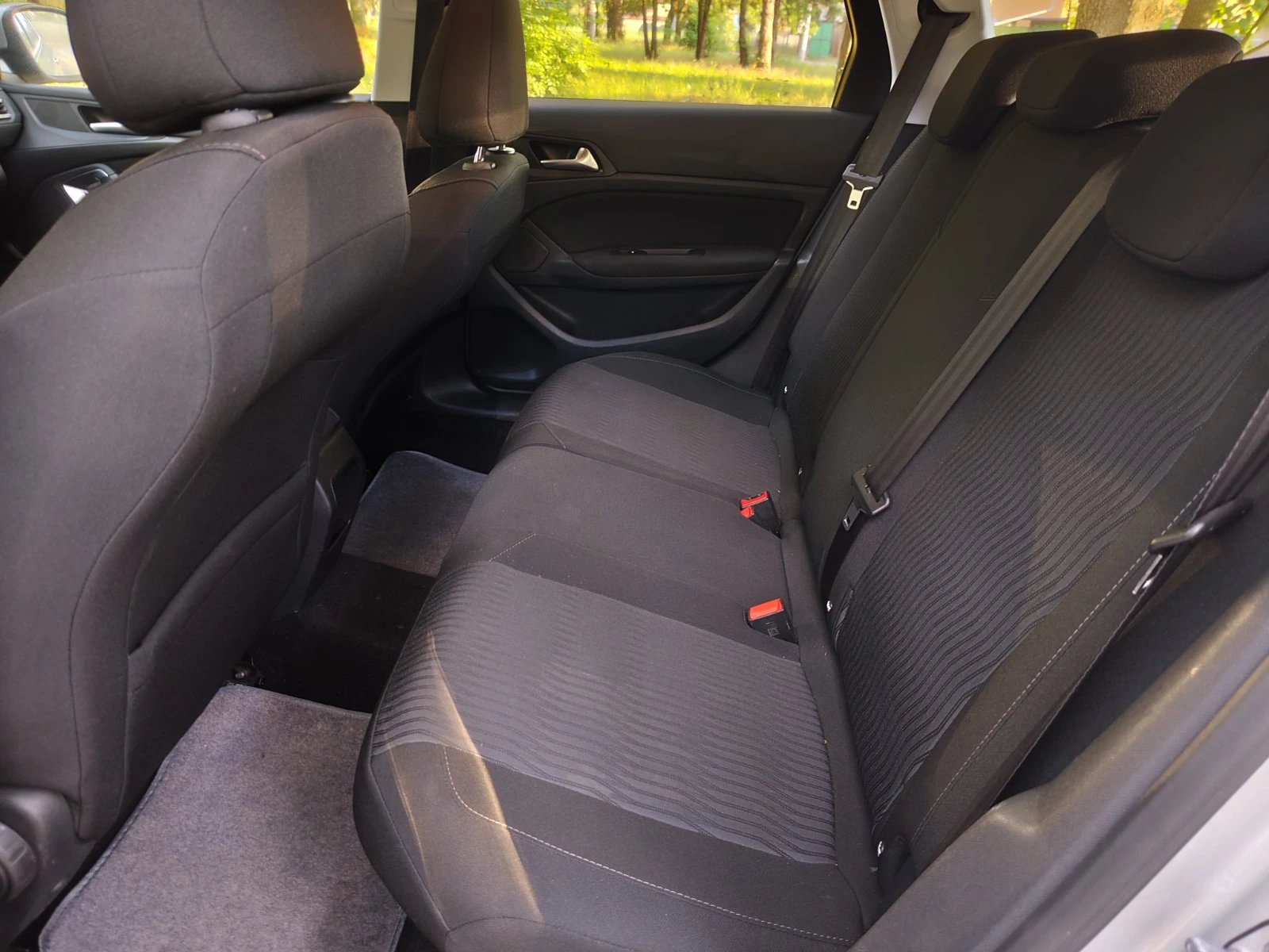 Peugeot 308 2016г Напълно обслужен!, снимка 13 - Автомобили и джипове - 55268475