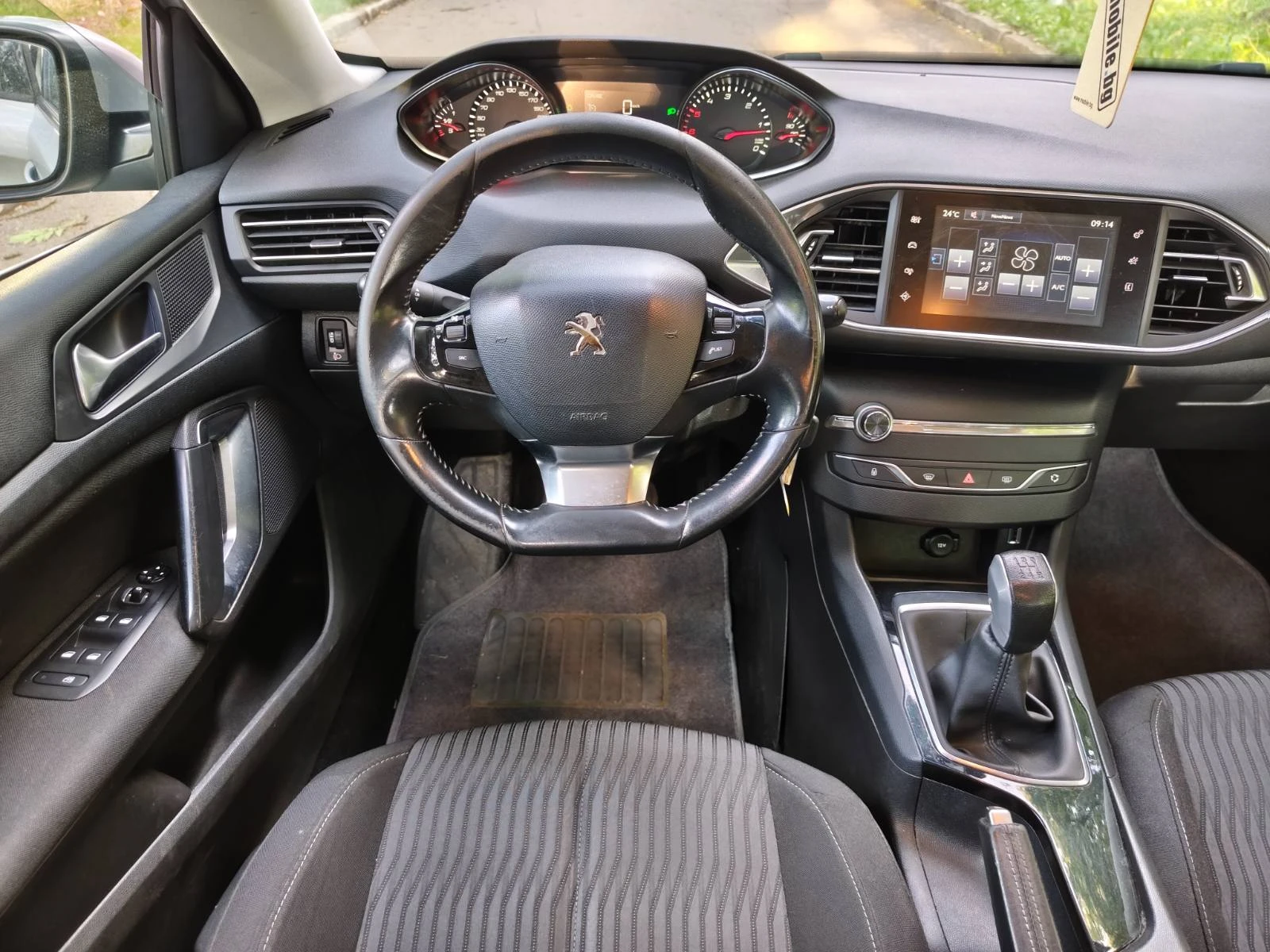 Peugeot 308 2016г Напълно обслужен!, снимка 10 - Автомобили и джипове - 55268475