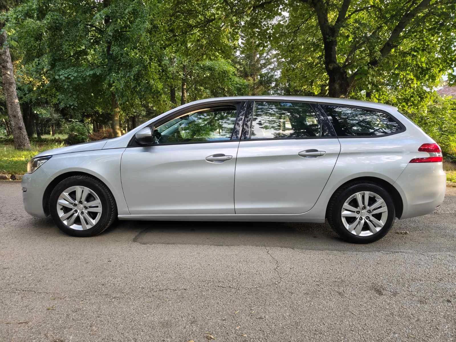 Peugeot 308 2016г Напълно обслужен!, снимка 8 - Автомобили и джипове - 55268475