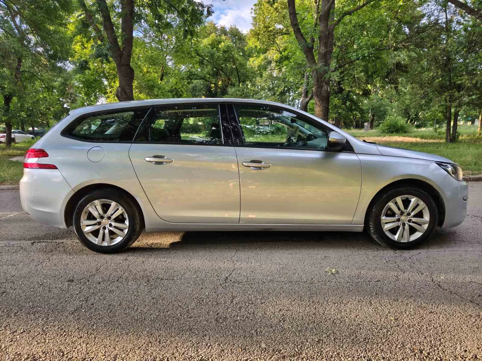 Peugeot 308 2016г Напълно обслужен!, снимка 4 - Автомобили и джипове - 55268475
