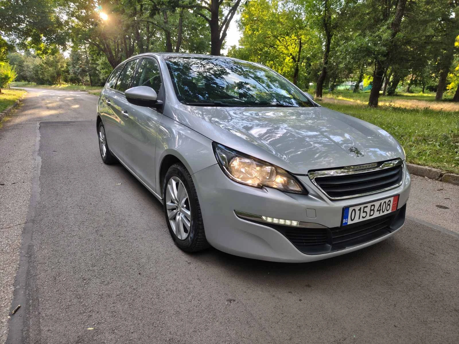 Peugeot 308 2016г Напълно обслужен!, снимка 3 - Автомобили и джипове - 55268475