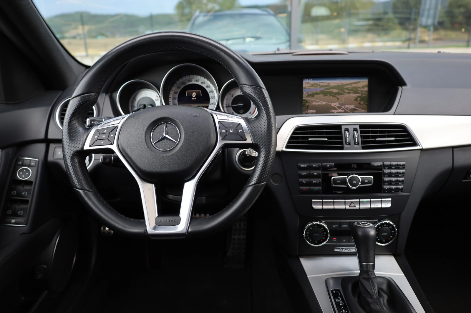 Mercedes-Benz C 250 * FACELIFT* 4 MATIC* AMG PAKET* HARMAN/KARDON* , снимка 10 - Автомобили и джипове - 55651235