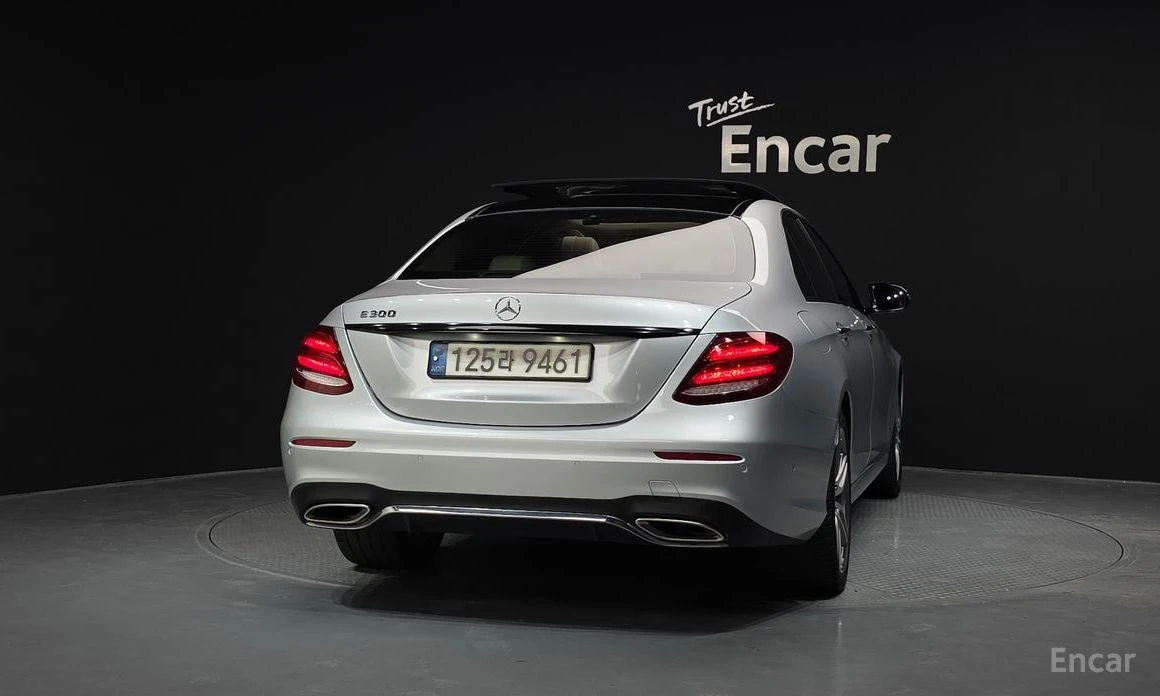 Mercedes-Benz E 300, снимка 4 - Автомобили и джипове - 55662138