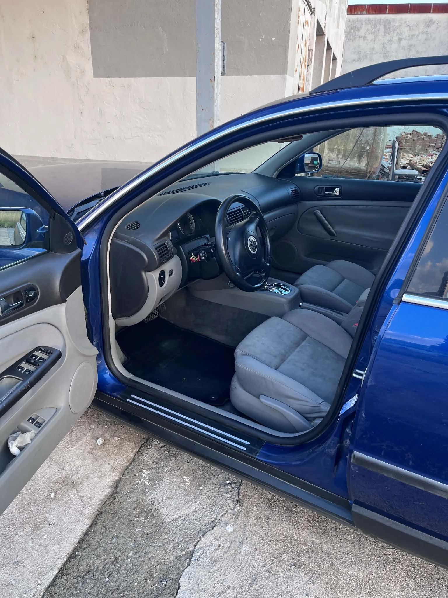 VW Passat 1, 8T + газ, снимка 5 - Автомобили и джипове - 56636849