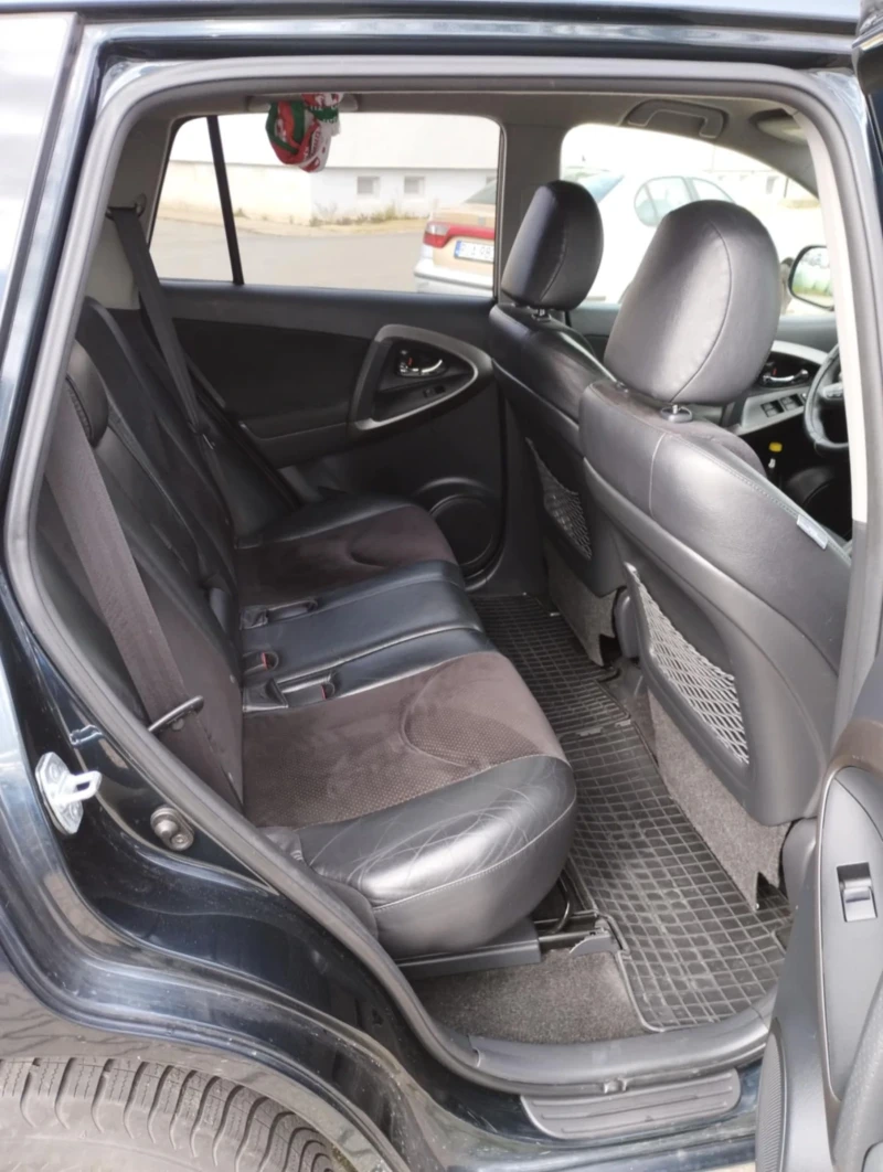 Toyota Rav4 2.2D-4D 4?4 FACELIFT, снимка 10 - Автомобили и джипове - 52295929
