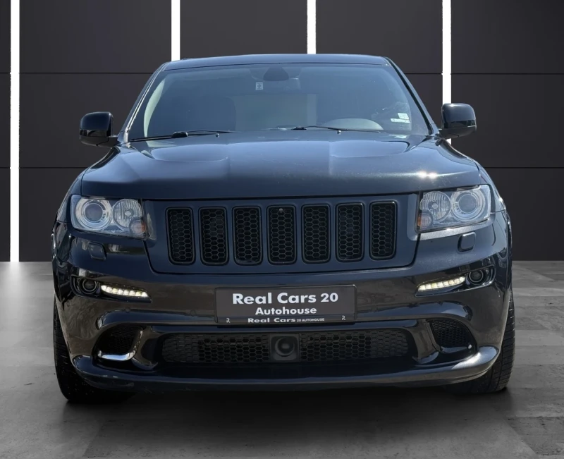 Jeep Grand cherokee SRT* LPG* DISTR* KEYLESS* PANO* K&N* BORLA* BREMBO, снимка 2 - Автомобили и джипове - 50189753