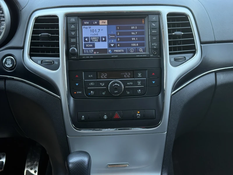 Jeep Grand cherokee SRT* LPG* DISTR* KEYLESS* PANO* K&N* BORLA* BREMBO, снимка 12 - Автомобили и джипове - 50189753