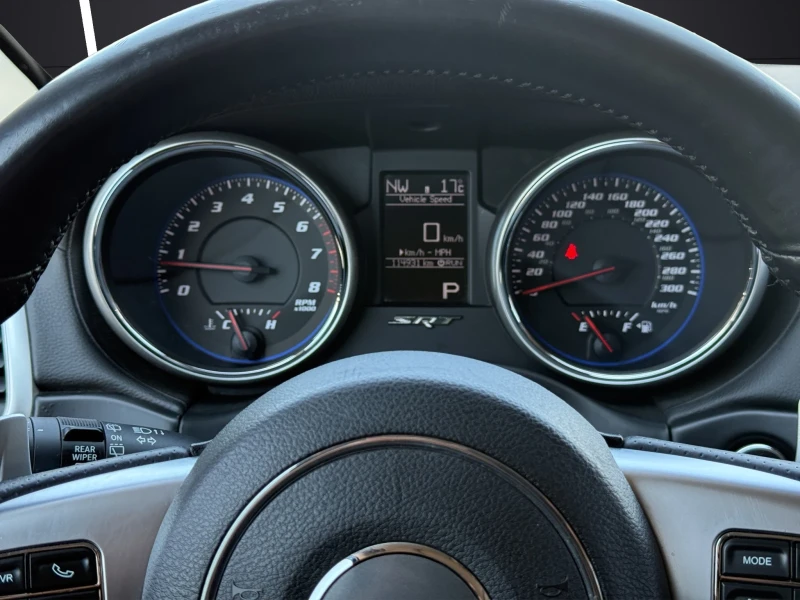 Jeep Grand cherokee SRT* LPG* DISTR* KEYLESS* PANO* K&N* BORLA* BREMBO, снимка 10 - Автомобили и джипове - 50189753