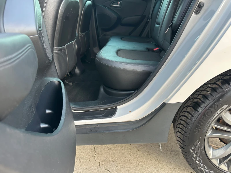 Hyundai IX35 1.7CRDi SENSATION, снимка 12 - Автомобили и джипове - 52727251
