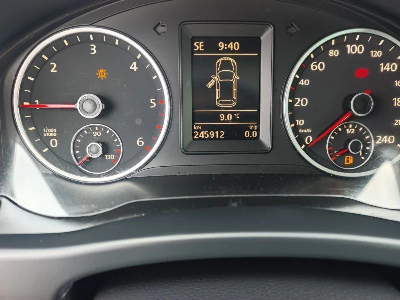 VW Tiguan 2.0 TDI 110KC, снимка 13 - Автомобили и джипове - 53412708