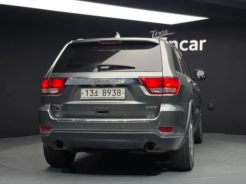 Jeep Cherokee 3.0 Diesel Overland Wk2, снимка 4 - Автомобили и джипове - 55926579