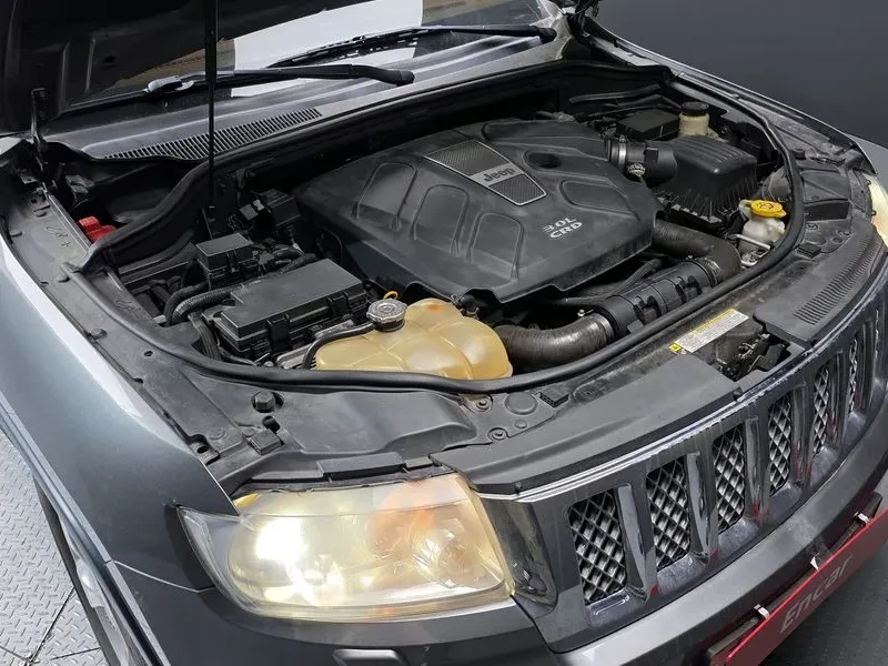Jeep Cherokee 3.0 Diesel Overland Wk2, снимка 6 - Автомобили и джипове - 55926579