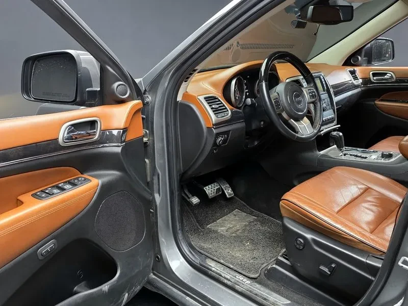 Jeep Cherokee 3.0 Diesel Overland Wk2, снимка 11 - Автомобили и джипове - 55926579