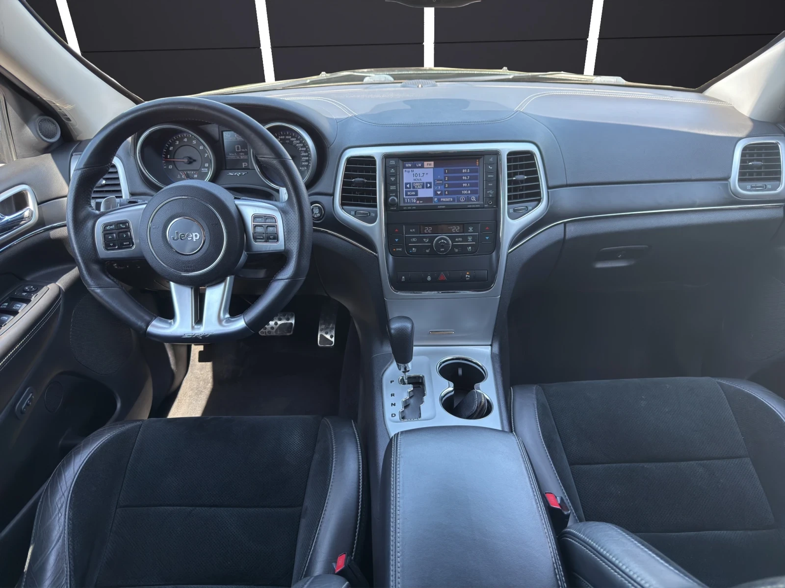 Jeep Grand cherokee SRT* LPG* DISTR* KEYLESS* PANO* K&N* BORLA* BREMBO | Mobile.bg   11