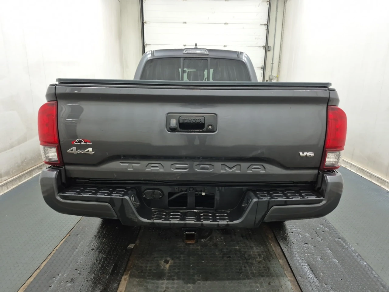 Toyota Tacoma CARFAX* АВТОФИНАНСИРАНЕ* БЕЗ ПЪРВОНАЧАЛНА ВНОСКА*  - изображение 4