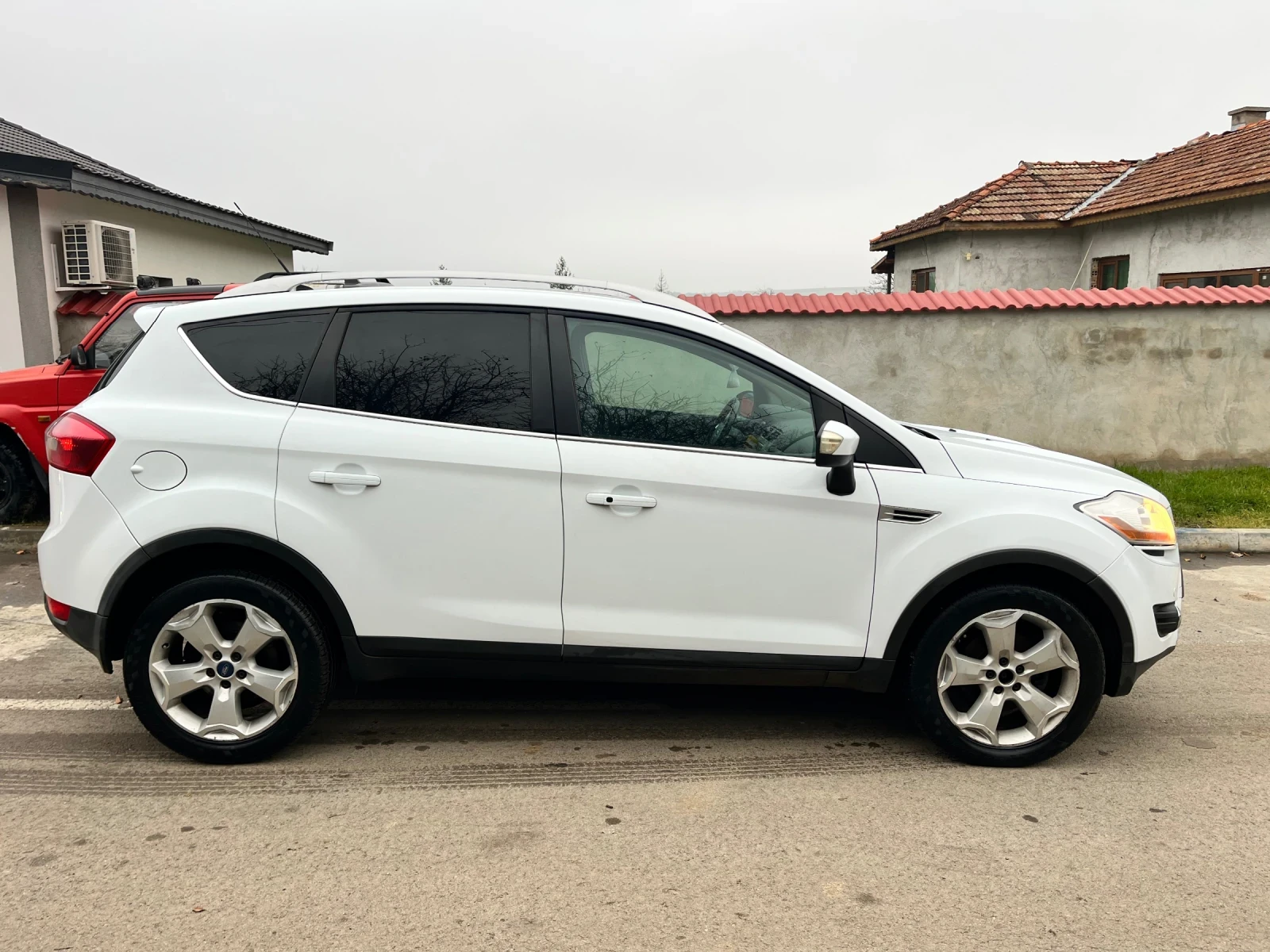Ford Kuga  - изображение 6