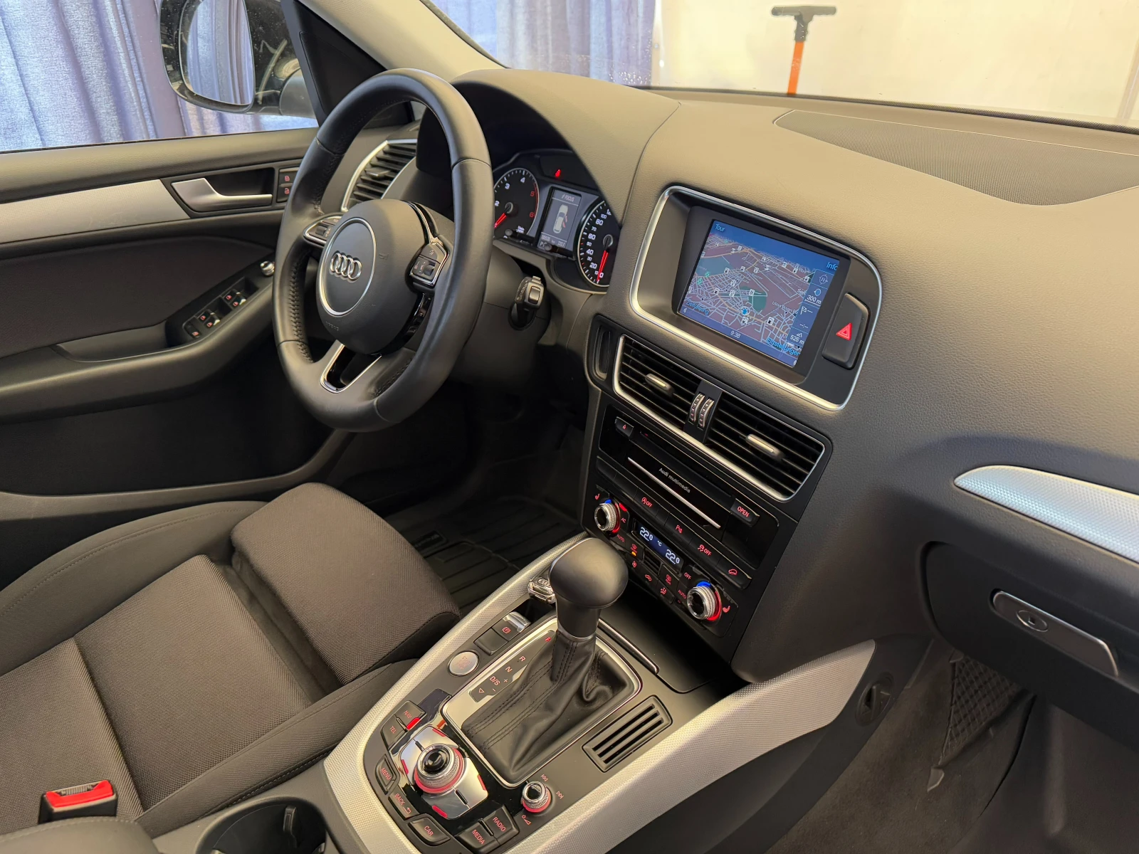 Audi Q5 2.0TDI* 4х4* СЕРВИЗНА КНИЖКА С ПЪЛНА ИСТОРИЯ  - изображение 9