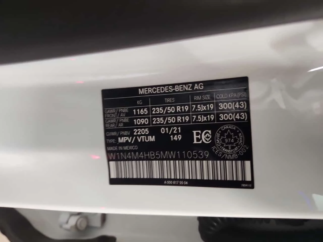 Mercedes-Benz GLB 4MATIC | AMG | KEYLESS | PANO | CARFAX, снимка 14 - Автомобили и джипове - 53825042