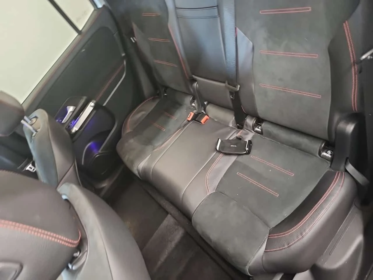 Mercedes-Benz GLB 4MATIC | AMG | KEYLESS | PANO | CARFAX, снимка 11 - Автомобили и джипове - 53825042