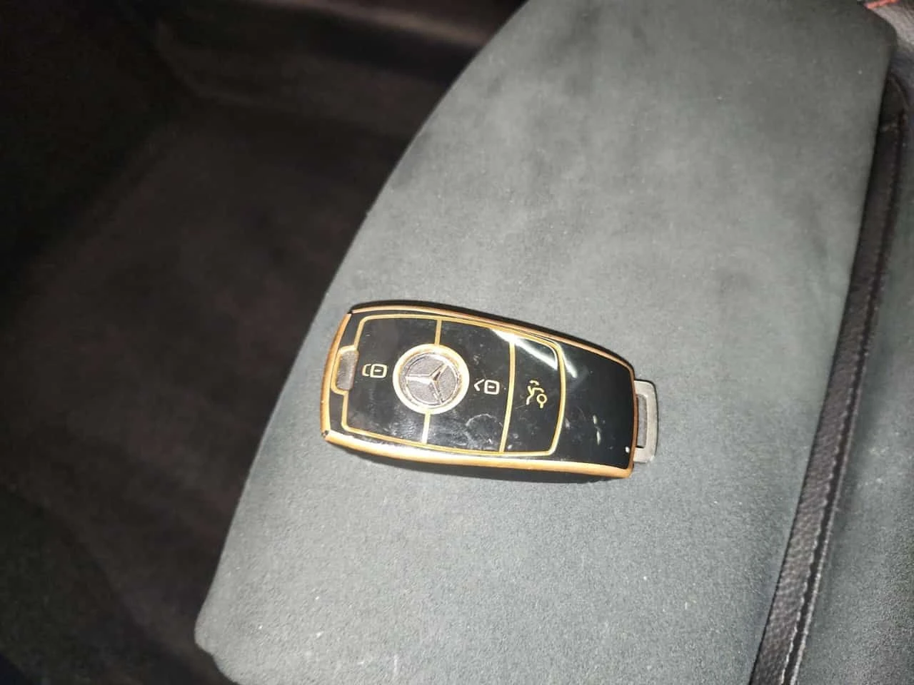 Mercedes-Benz GLB 4MATIC | AMG | KEYLESS | PANO | CARFAX, снимка 8 - Автомобили и джипове - 53825042