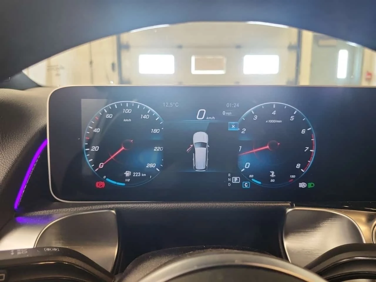 Mercedes-Benz GLB 4MATIC | AMG | KEYLESS | PANO | CARFAX, снимка 9 - Автомобили и джипове - 53825042