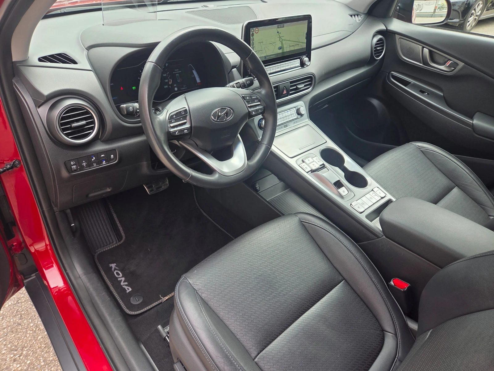 Hyundai Kona 64kWh/Premium/Head-Up/Термопомпа/Distronic/KRELL, снимка 9 - Автомобили и джипове - 54378565