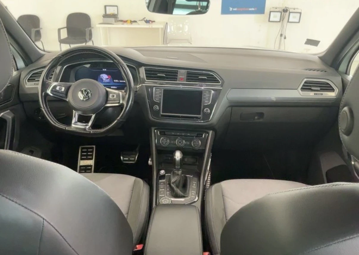 VW Tiguan R-LINE 4-MOTION DSG DIGITAL ОЧАКВАН ВНОС, снимка 11 - Автомобили и джипове - 54544945