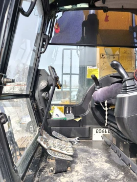 Багер JCB JS220LC, снимка 7