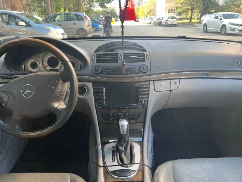 Mercedes-Benz E 320 Avantgarde, снимка 7 - Автомобили и джипове - 49161292