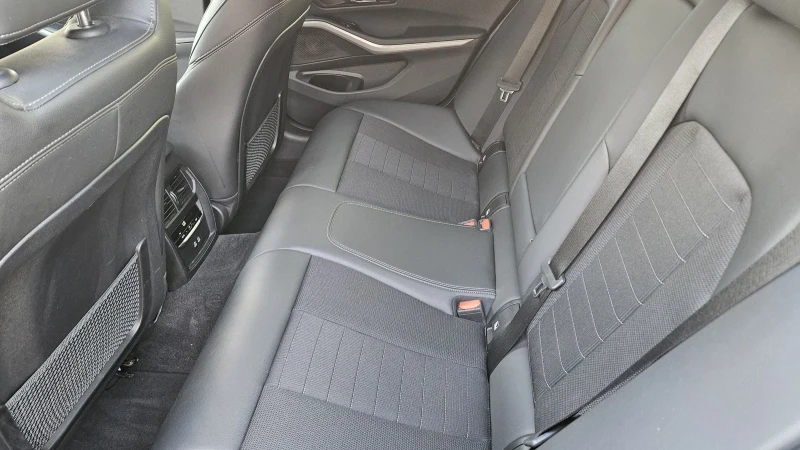 BMW 320 2.0 d...MILD HIBRID , снимка 10 - Автомобили и джипове - 51916134