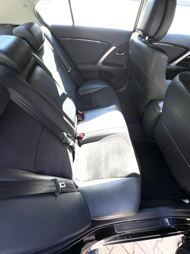 Toyota Avensis 2.0 D-4D, снимка 7 - Автомобили и джипове - 52453010