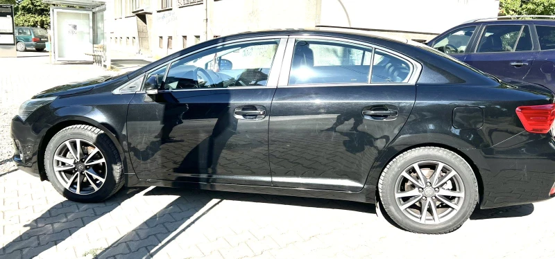 Toyota Avensis 2.0 D-4D, снимка 4 - Автомобили и джипове - 52453010