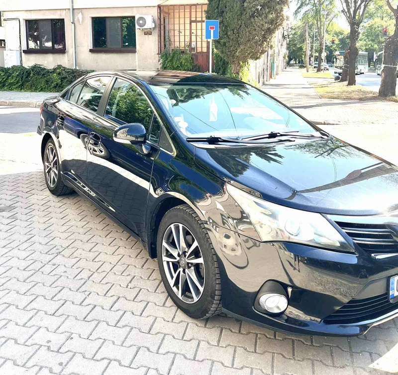 Toyota Avensis 2.0 D-4D, снимка 2 - Автомобили и джипове - 52453010