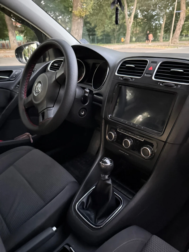 VW Golf 1.6TDI, снимка 4 - Автомобили и джипове - 52599615