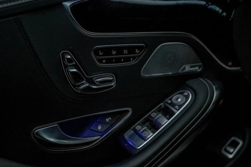Mercedes-Benz S 63 AMG 4Matic/Swarovski/HuD/Burmester/AirMatic/Night Visi, снимка 13 - Автомобили и джипове - 52435999