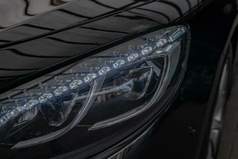 Mercedes-Benz S 63 AMG 4Matic/Swarovski/HuD/Burmester/AirMatic/Night Visi, снимка 4 - Автомобили и джипове - 52435999