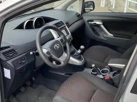 Toyota Verso 1, 8i-147к.с/6+ 1/ПАНОРАМА/КАМЕРА/NAVI/КАТО НОВ!!!, снимка 6 - Автомобили и джипове - 48087472