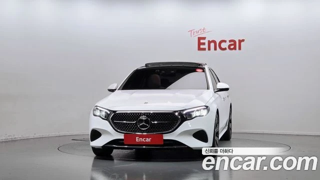 Mercedes-Benz E 200, снимка 3 - Автомобили и джипове - 56077573